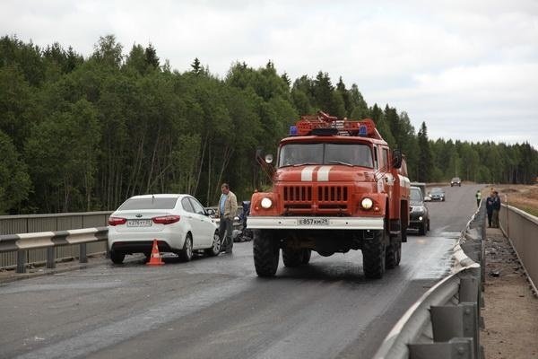 Пожарно-спасательные подразделения приняли участие в ликвидации последствий ДТП в Пинежском МО Архангельской области.